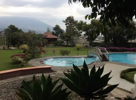 Villa Di Batu Malang Kolam Renang