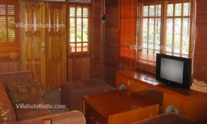 Villa rumah kayu ruang tengah