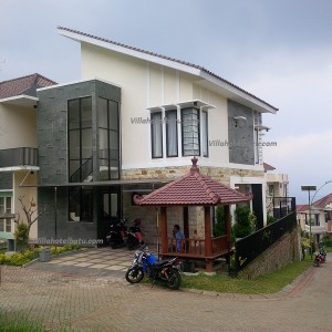 Villa Kolam Renang Batu Disewakan