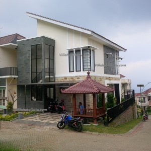 Villa Kolam Renang Batu Disewakan