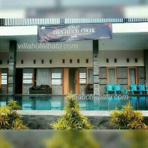 Penginapan Kolam Renang Inures Villa Batu