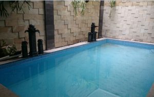 Villa M28 Batu Fasilitas Kolam Renang