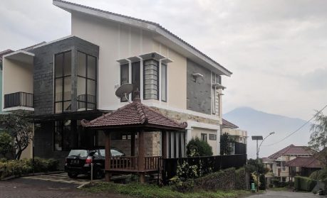 Villa Zakiya Kusuma Pinus Batu