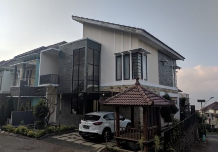 Villa Zakiya 5 Bedroom Batu