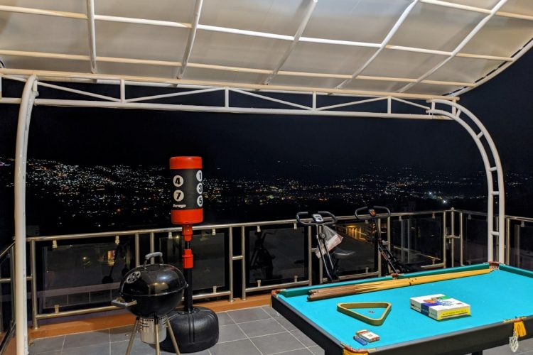 Villa Golden Pinus Batu