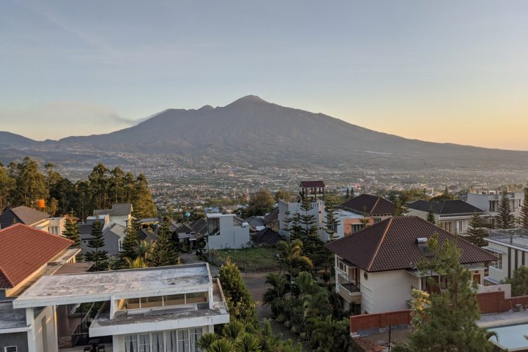 Villa Golden Pinus Batu