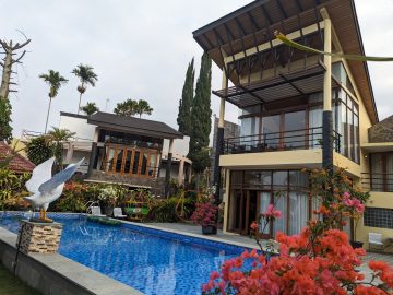 The Amora Villa Batu