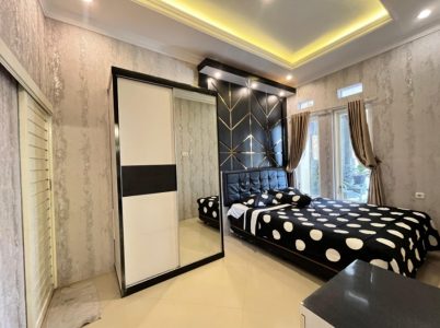 New Villa Pyramid batu