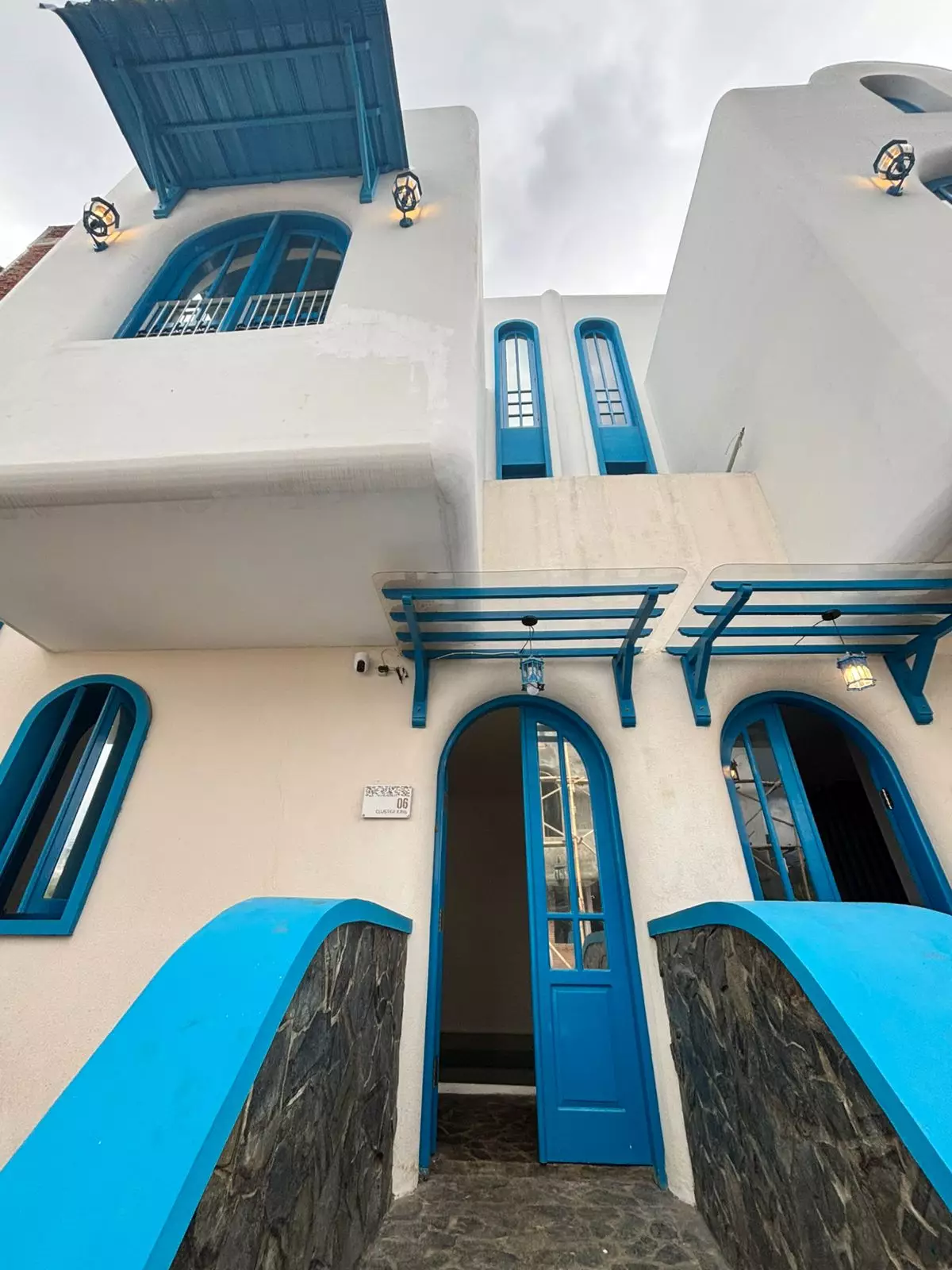 villa kolam renang batu